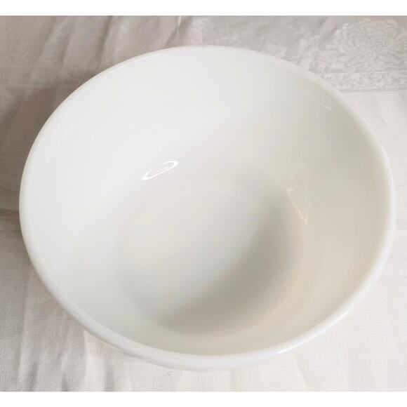 Vintage Pyrex #24 Milk Glass Mixing Bowl Made in USA - Picture 3 of 4